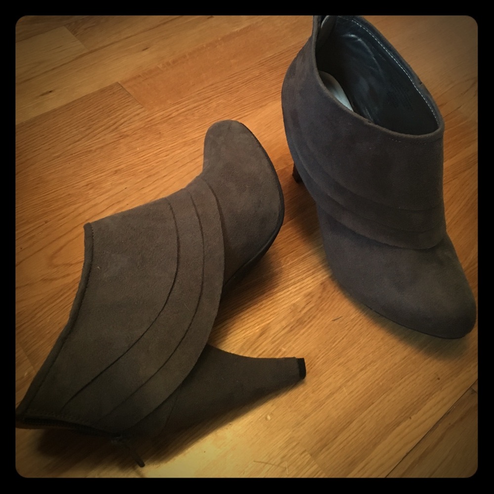 Detailed gray Mossimo booties! Never worn!